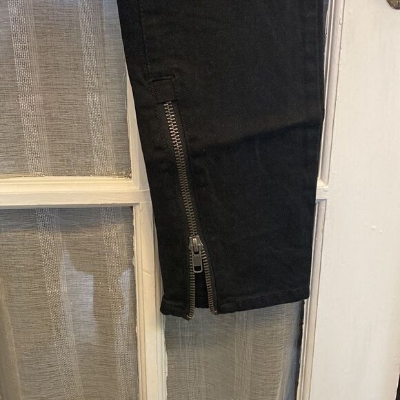 Forever21 Unisex Black Zipper Jeans - Picture 7 of 13